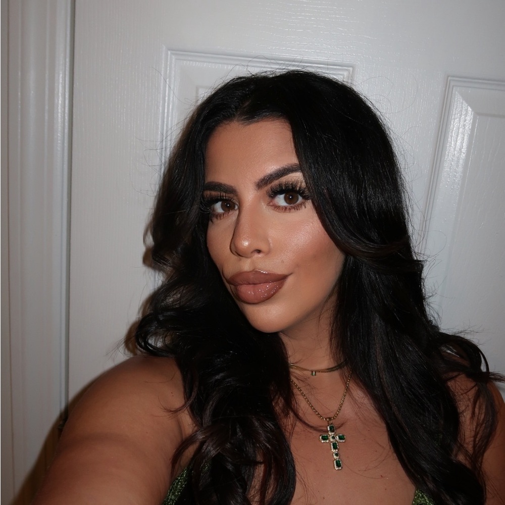 Meet your Posher, Dina